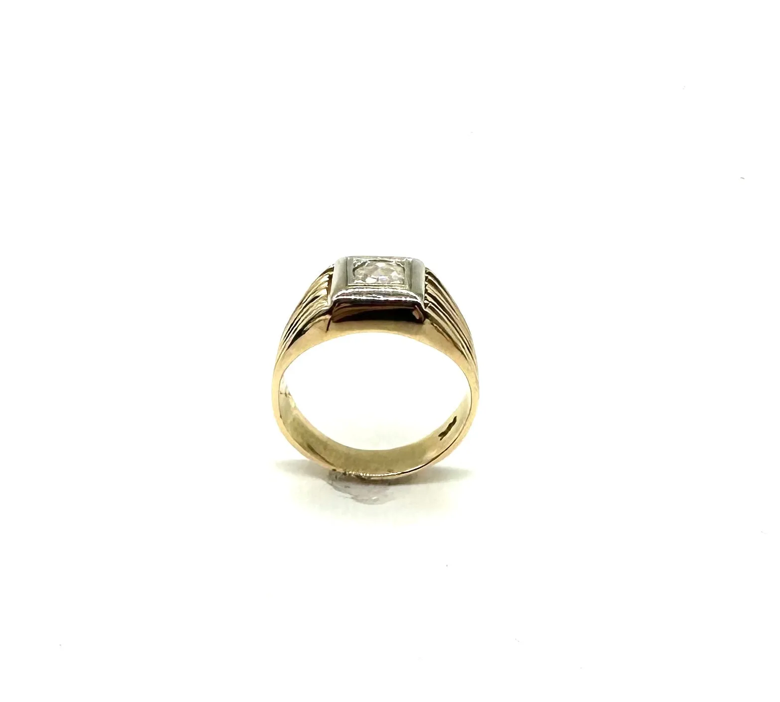 1/4 CTW Ribbed Style Diamond Ring