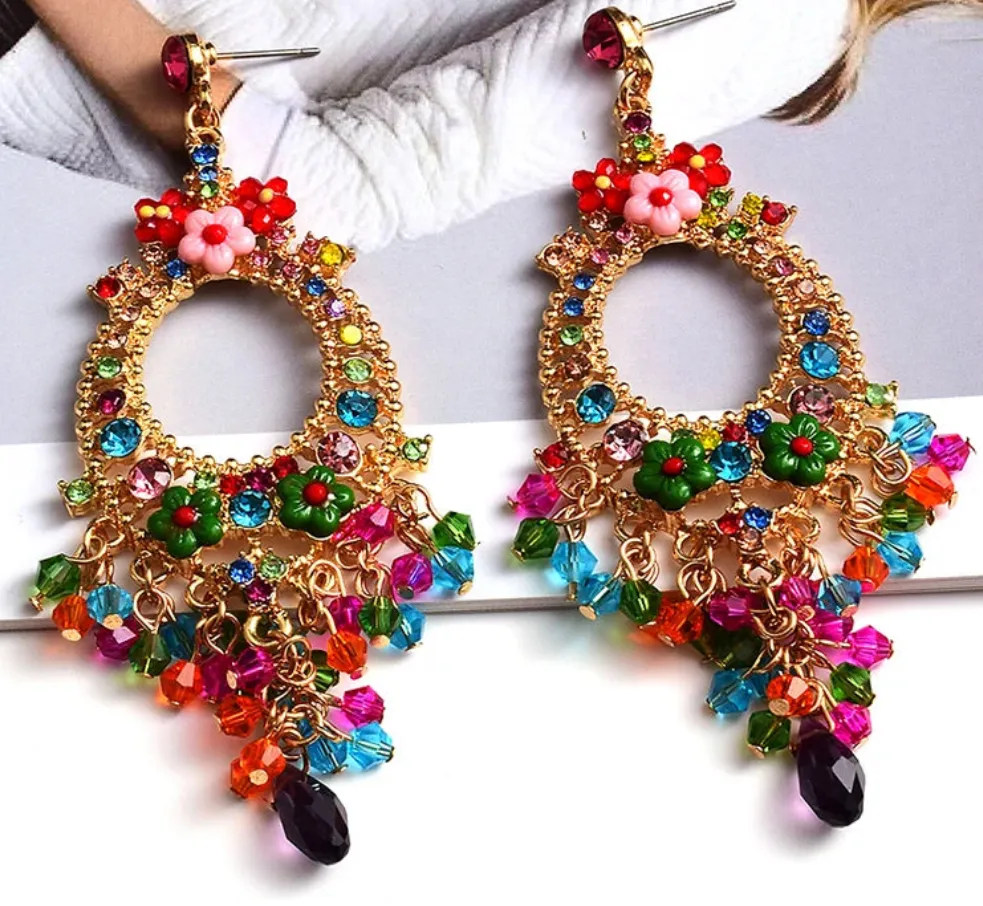 Boucles d'oreilles pendantes au design floral coloré (2 coloris)