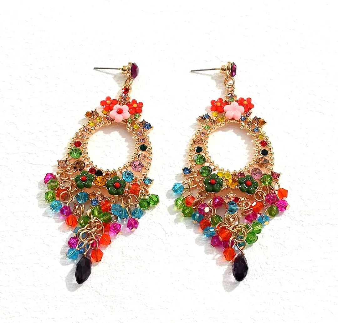 Boucles d'oreilles pendantes au design floral coloré (2 coloris)