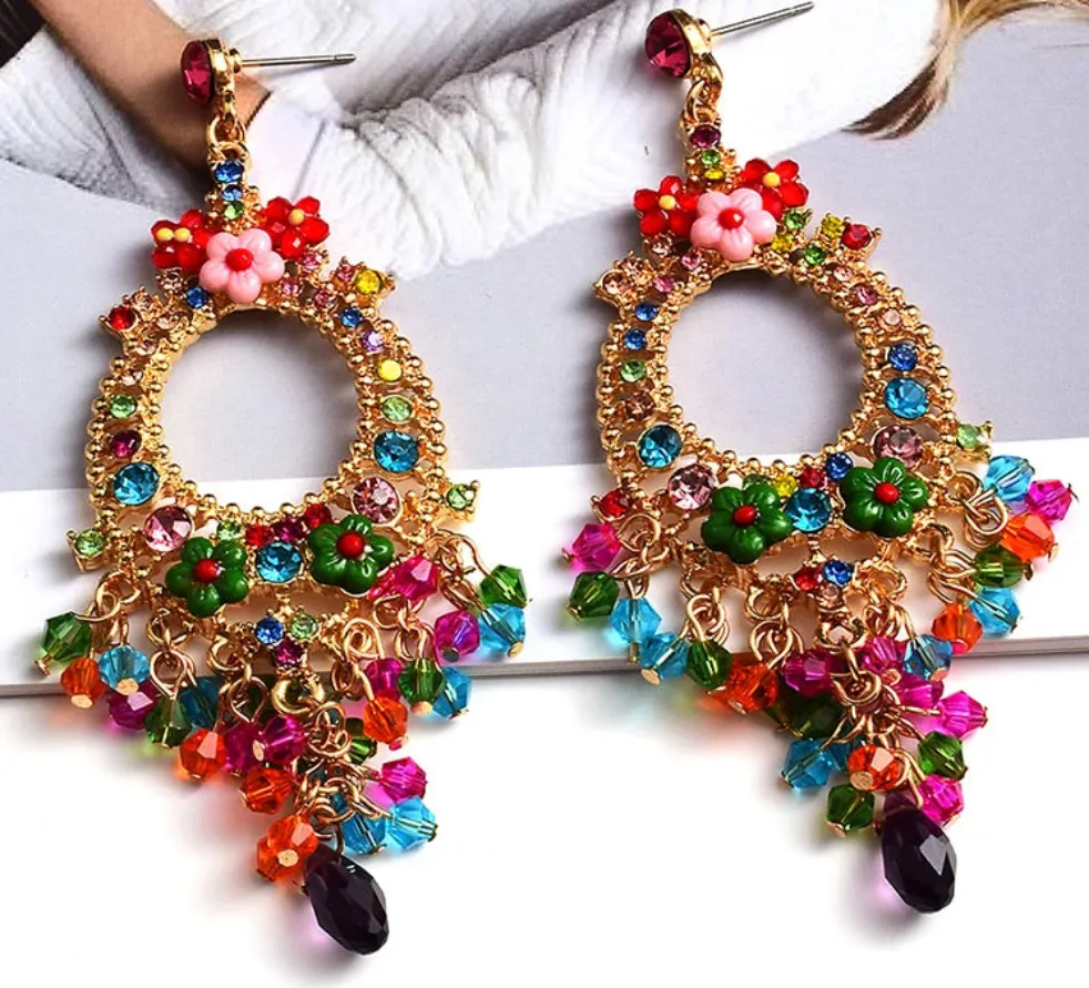 Boucles d'oreilles pendantes au design floral coloré (2 coloris)