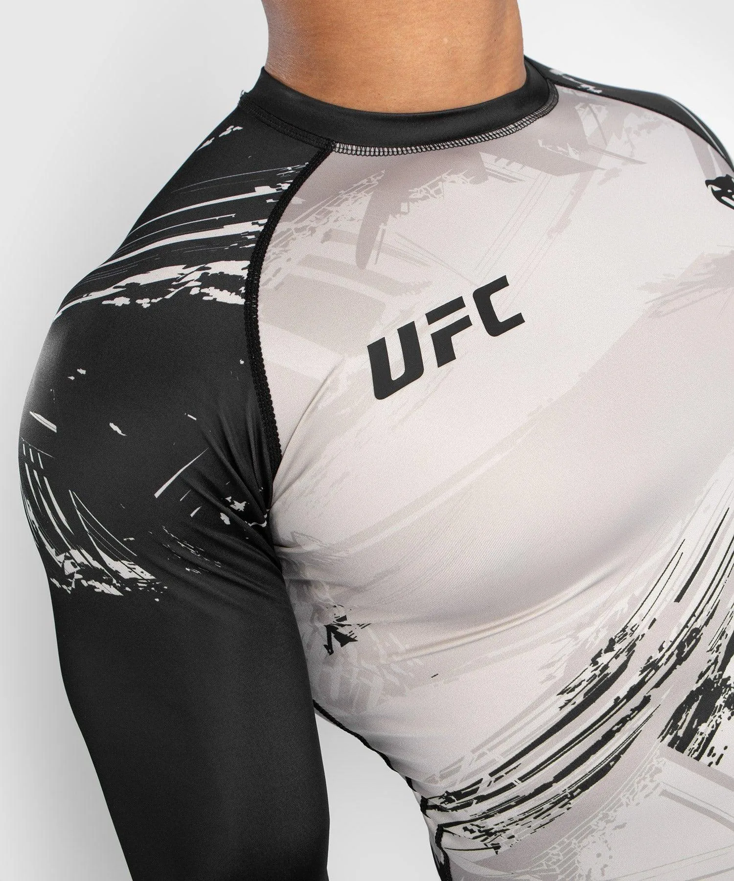 Camiseta de compresión UFC Venum Authentic Fight Week 2.0 - Manga larga - Arena/Negro