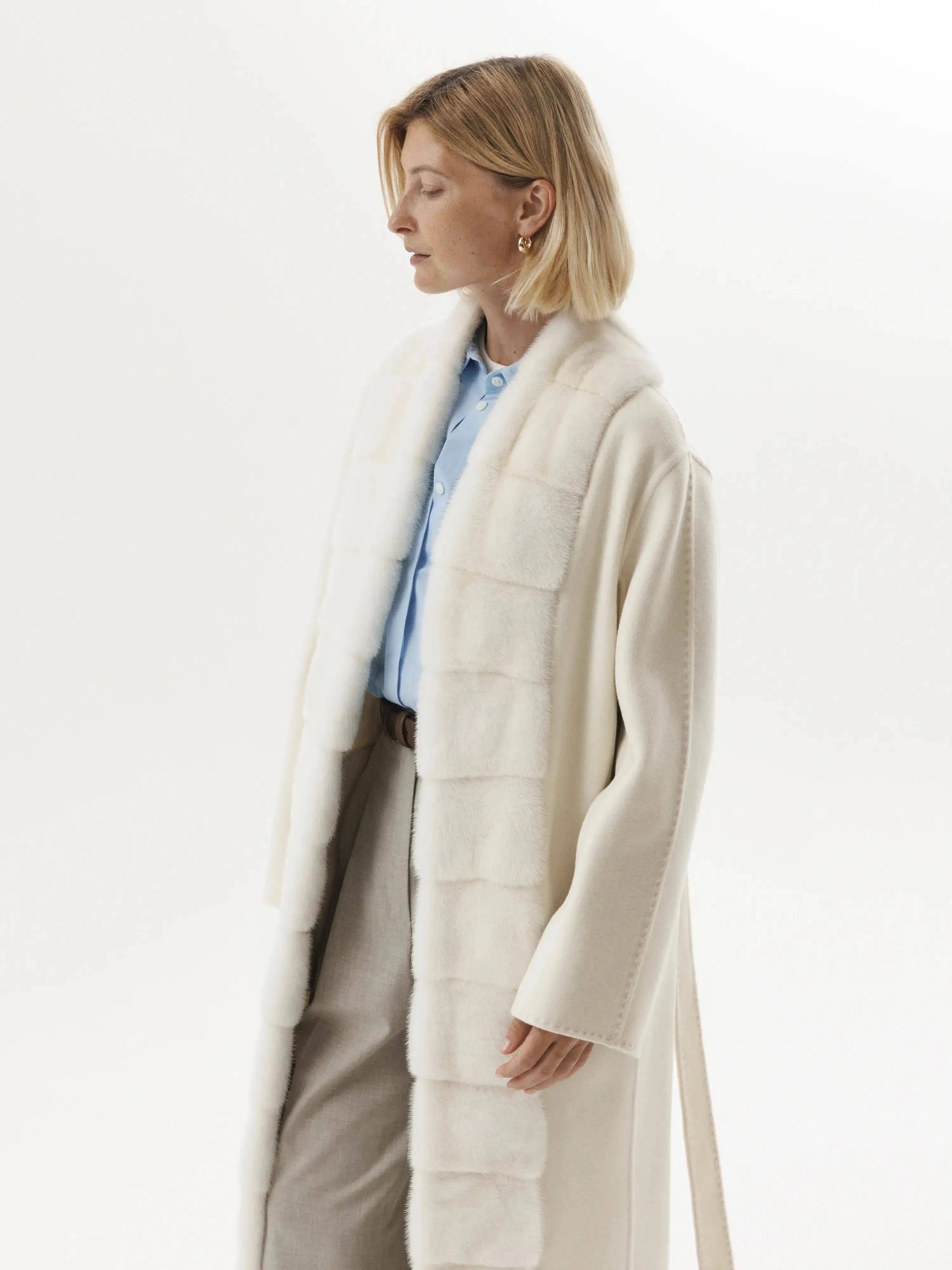 Cashmere coat with mink trim for women