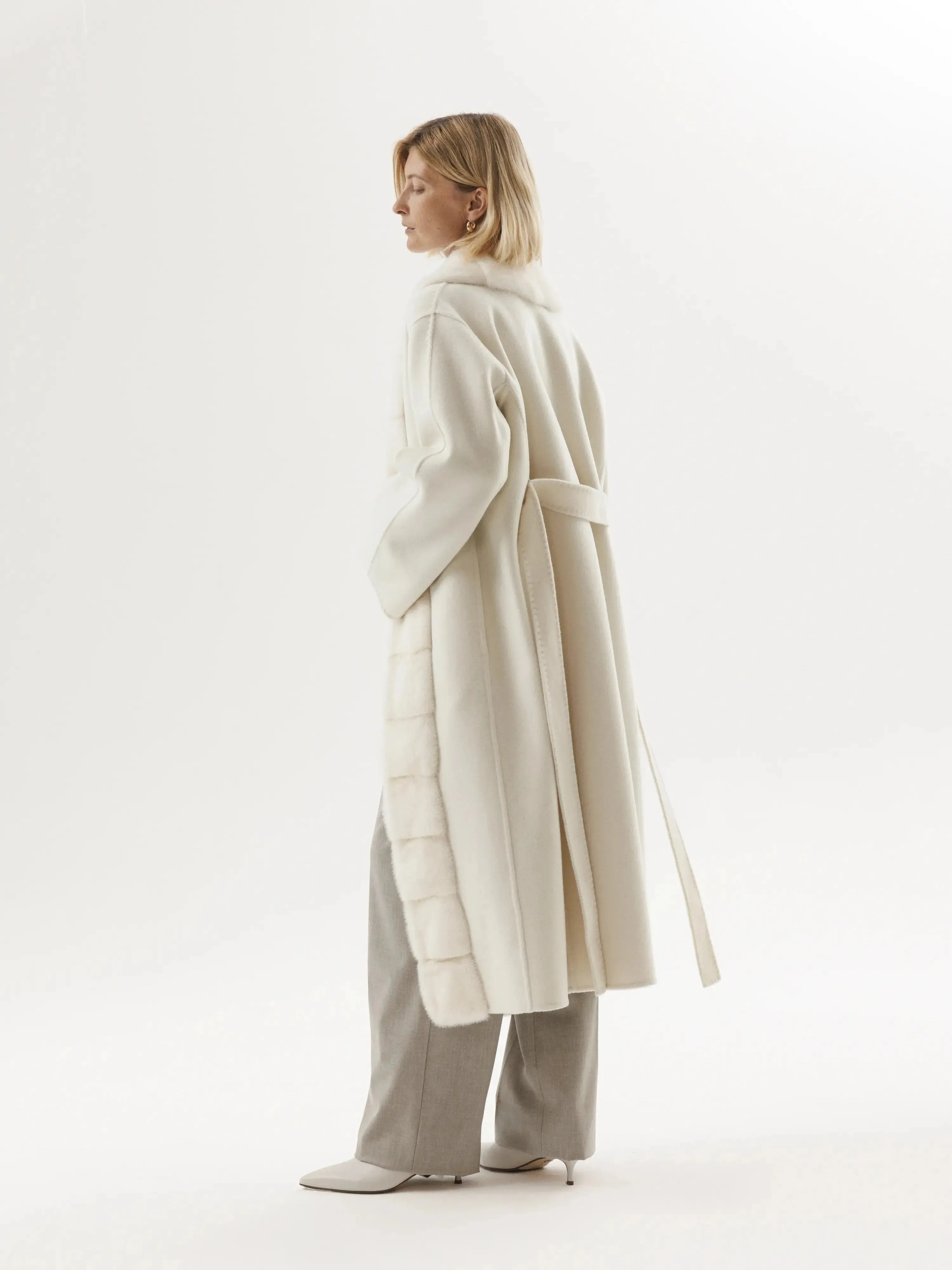 Cashmere coat with mink trim for women