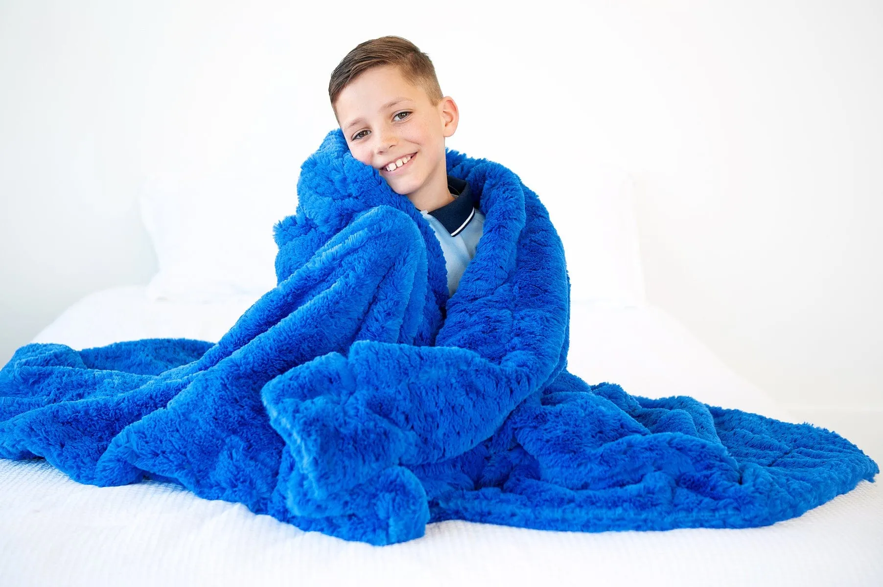 Feathers Dazzling Blue Blanket