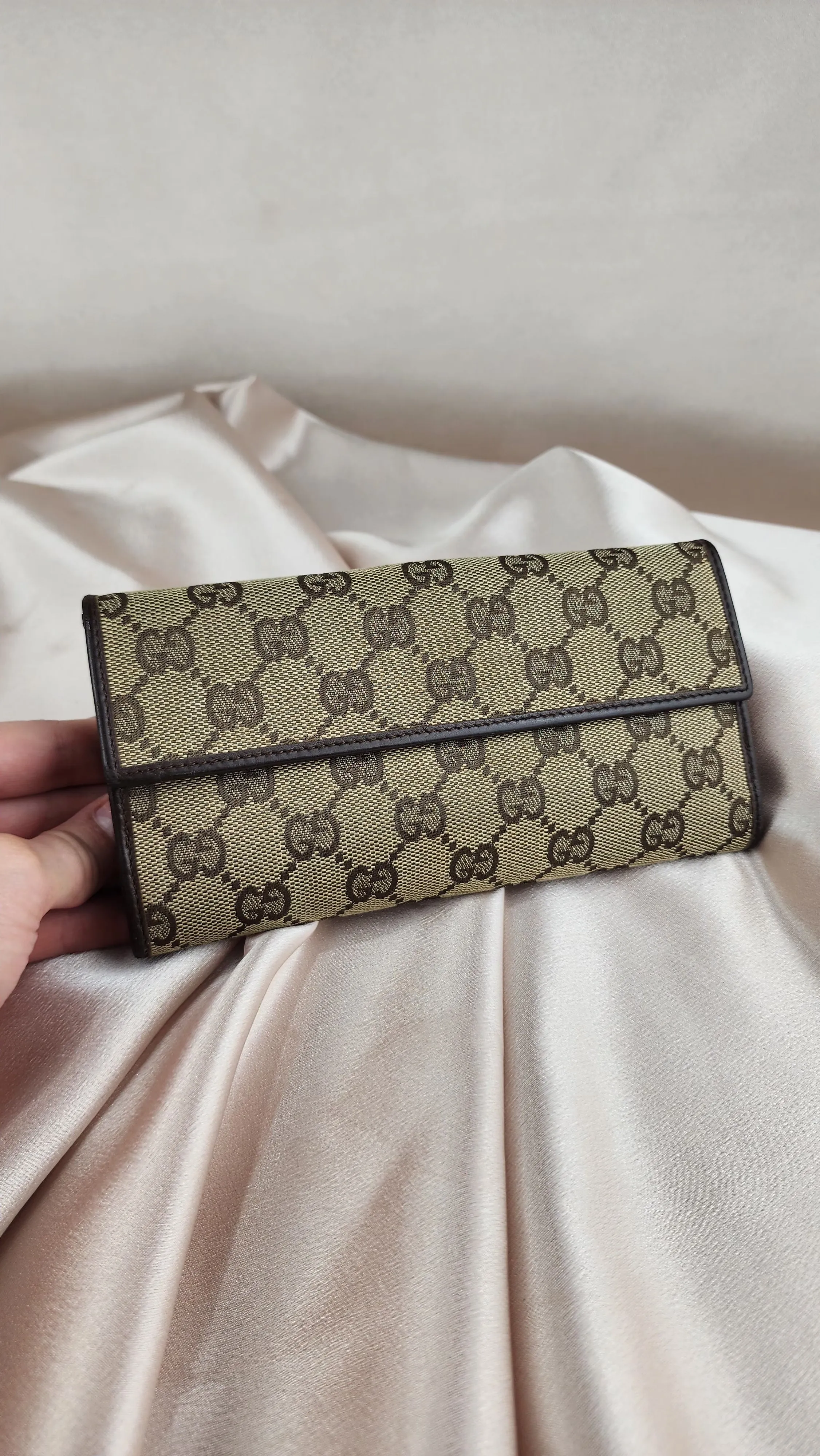 Gucci GG Long Bifold Wallet - 1005