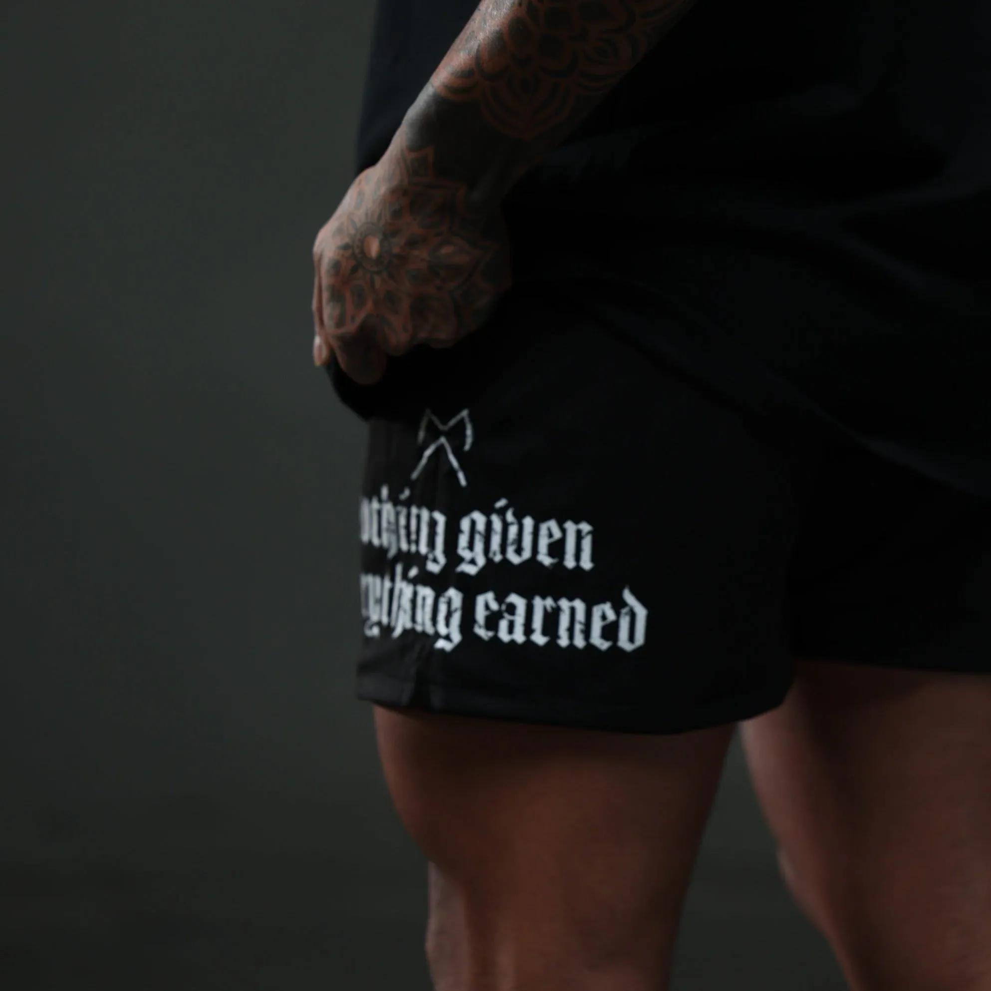 Mantra Shorts - Black/White