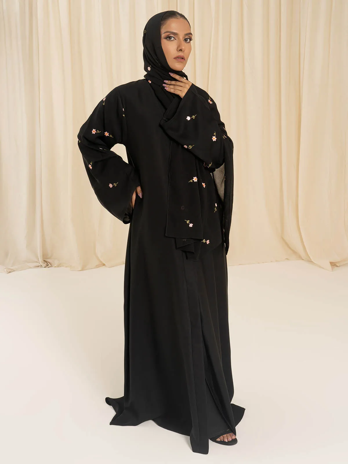 Nova Black Abaya