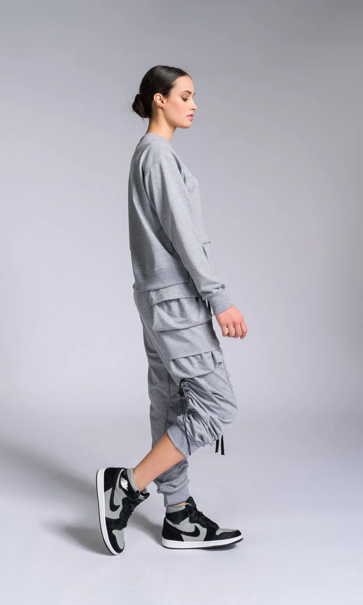 Two-piece Set of Layered Cargo Pockets Sweatshirt and Pants