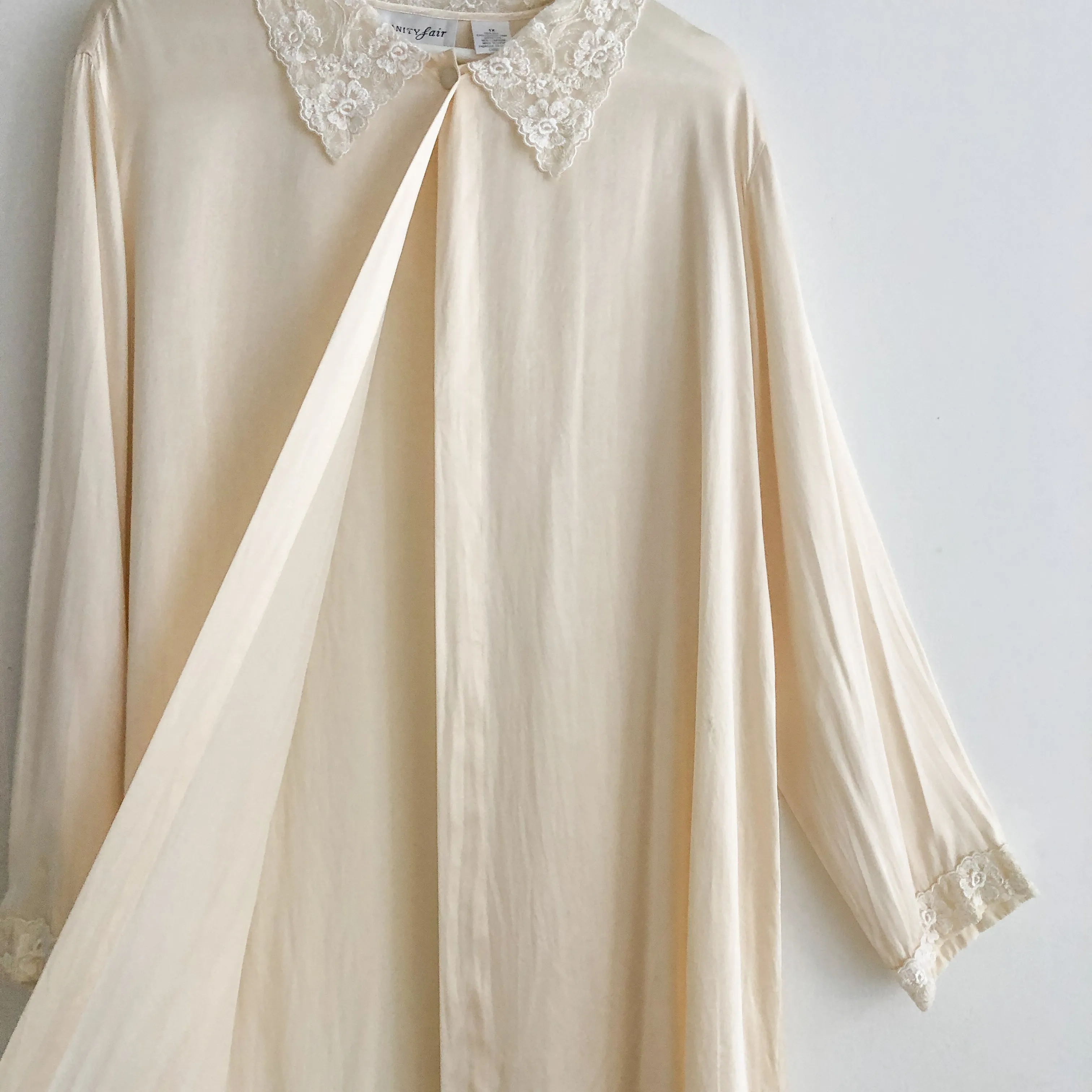 Vanity Fair Lace Collar Robe