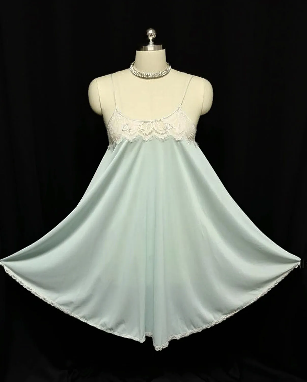 *VINTAGE LUCIE ANN EYELASH LACE GRAND SWEEP NIGHTGOWN IN AQUA WITH SATIN TULIP APPLIQUES