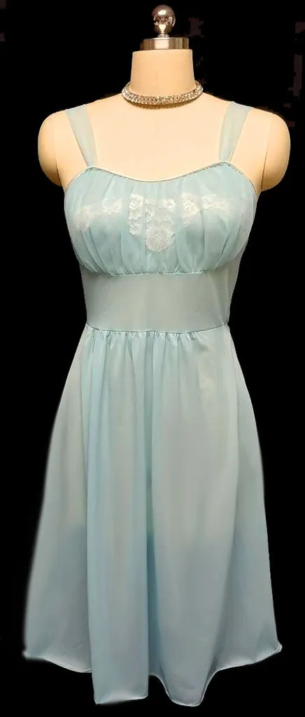 *VINTAGE MISS ELAINE LACE APPLIQUES DOUBLE NYLON PEIGNOIR & NIGHTGOWN SET IN BLUE BAYOU