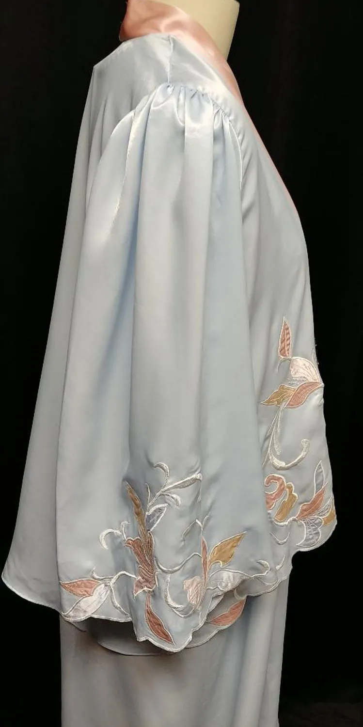 *VINTAGE NATORI BLUE & PEACH SATIN PEIGNOIR & NIGHTGOWN ADORNED WITH APPLIQUES